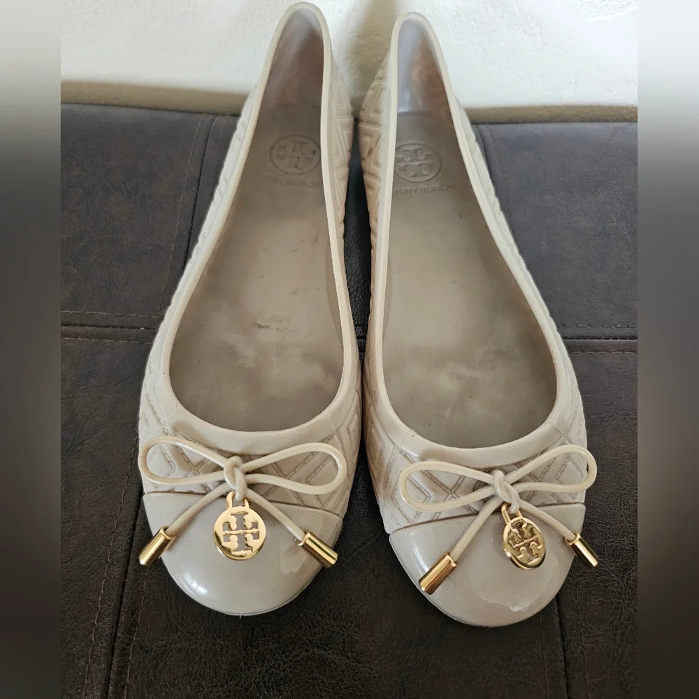 Tory Burch Jelly Taupe Bow‎ Tie Golden Logo Accents Rubber Ballet Flats Sz 6M